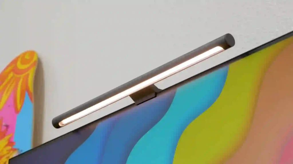 Luz de monitor Xiaomi y estación de carga para mejorar la funcionalidad en casa.